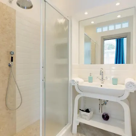 Colosseo Two Two Bathrooms *